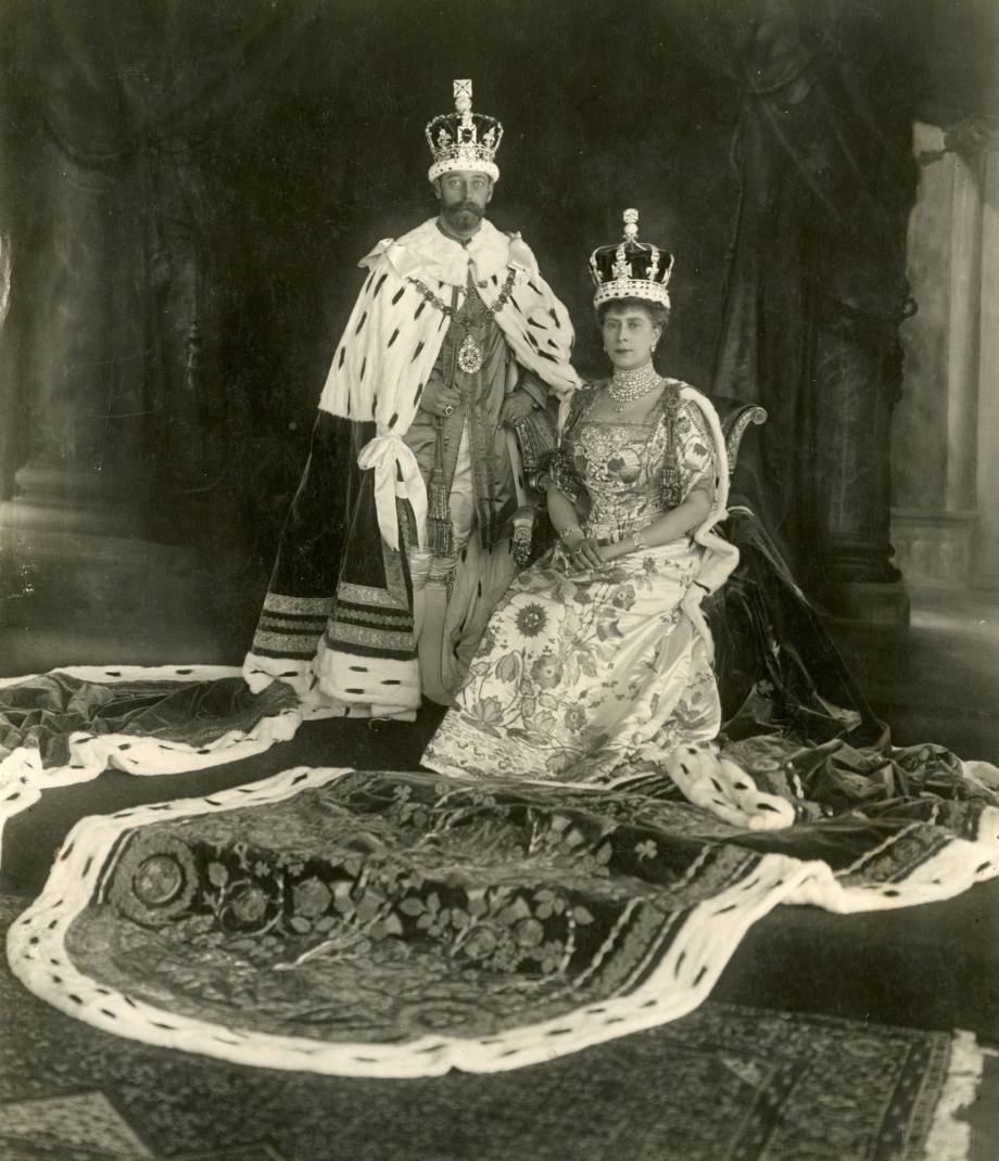 Queen Mary wearing the crown at her Coronation